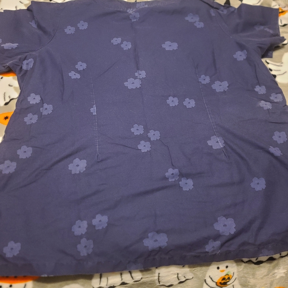 Scrub Top - Picture 2 of 3